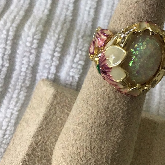 Jewelry - New Opal Floral Ring